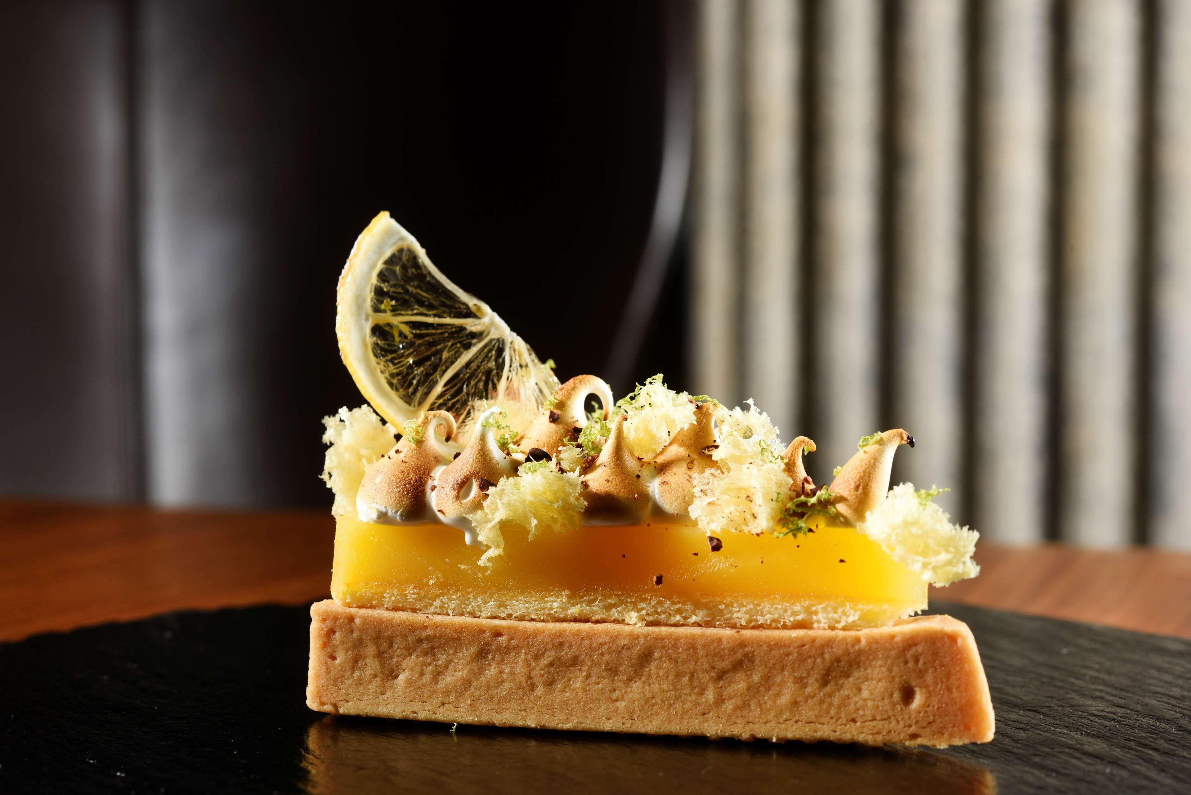 Palazzo Montemartini Rome, A Radisson Collection Hotel Exterior foto A lemon tart