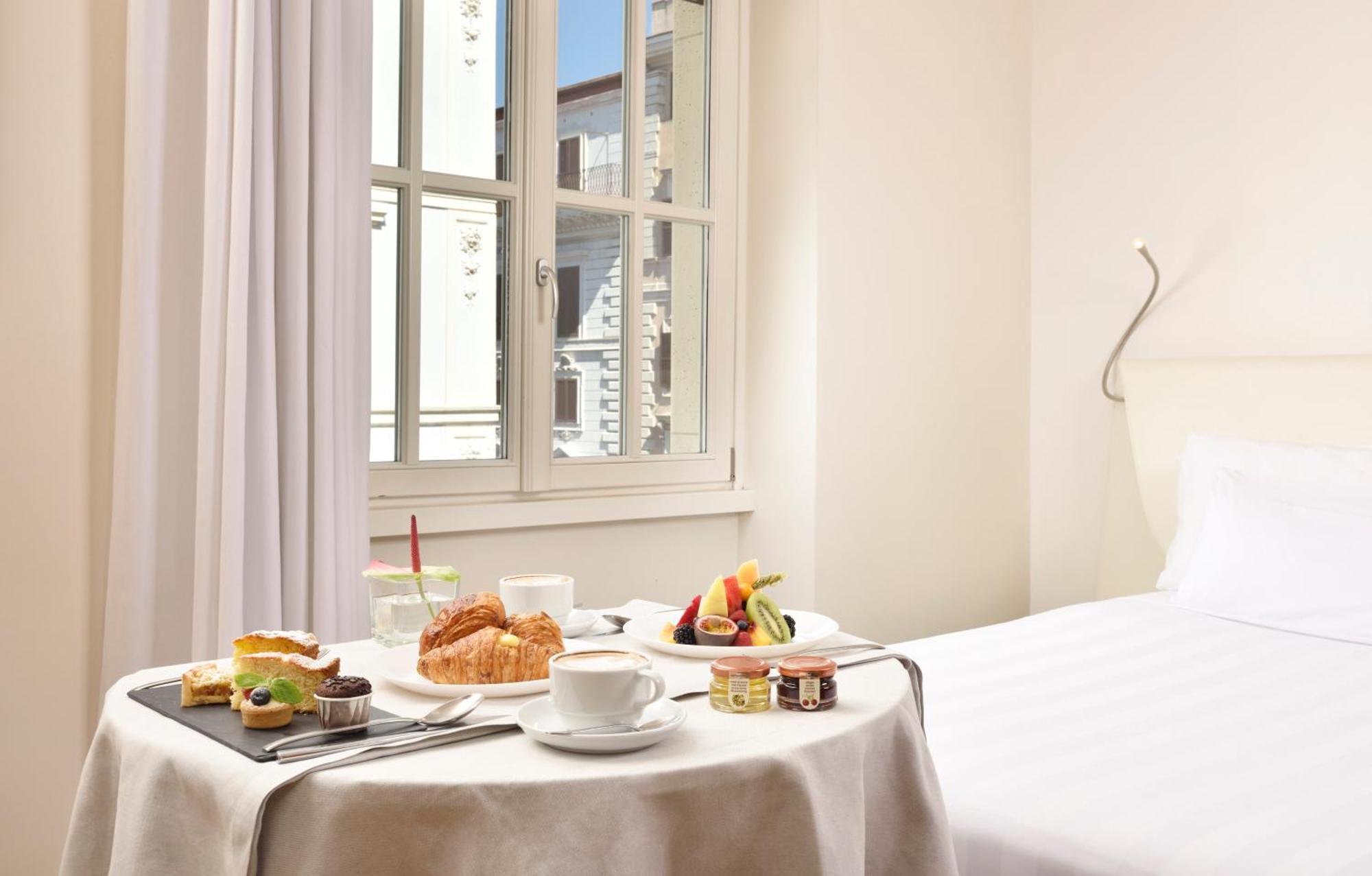Palazzo Montemartini Rome, A Radisson Collection Hotel Exterior foto Breakfast in bed