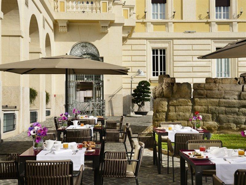 Palazzo Montemartini Rome, A Radisson Collection Hotel Exterior foto The hotel's garden